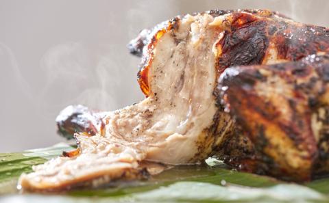 CHAMP CHICKENのブラックローストチキン（ホール）×２羽