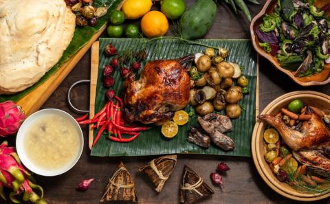 CHAMP CHICKENのブラックローストチキン（ホール）×２羽