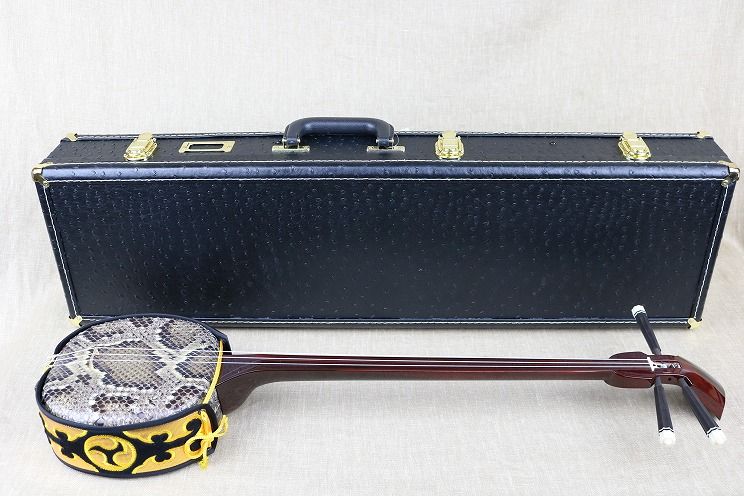 金武町の匠「松堂登」作　三線