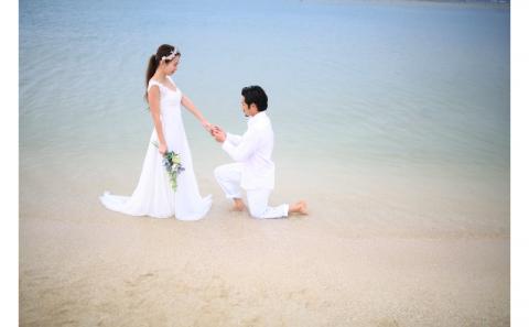 【CHABA Gua】ビーチでフォトウェディング（水中ビーチフォト） 〇 海 沖縄 読谷村 写真撮影