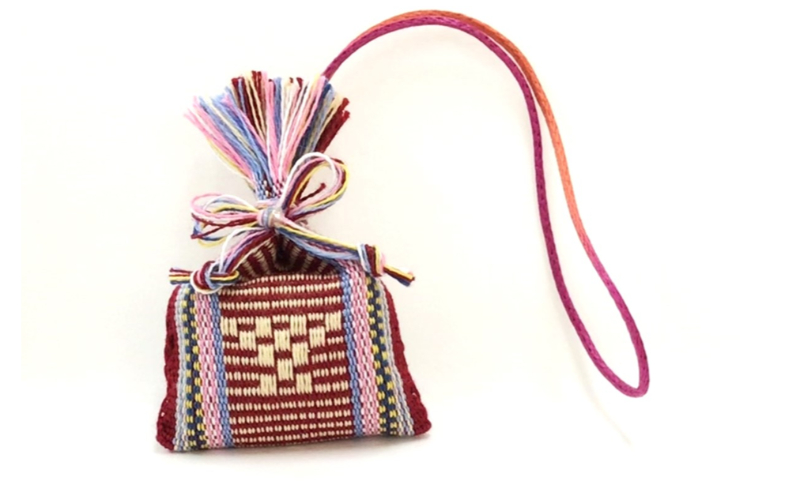 伝統工芸＜読谷山花織＞マースストラップ（１つ） ☆ 沖縄 読谷村 お守り 縁 ジンバナ カジマヤー 扇花 手作り 花織 地場産品 伝統工芸品 後継者育成 色違い有 プレゼントに