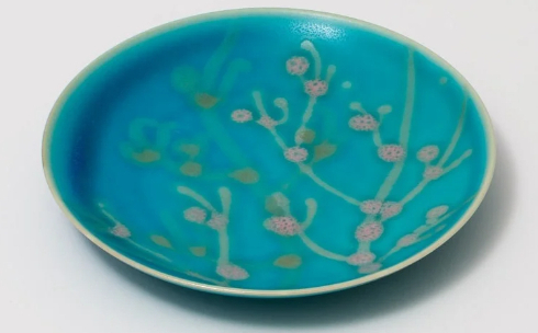 【ふるさと納税】【datta.沖縄南の島陶芸工房】珊瑚プレート 取り皿（2枚セット）青色×純白 ☆ やちむん 読谷村 陶器 大岩浩章 色違い有 お皿 セット商品 彩り うちなーすぐりむん 地場産品 手作り ギフトに 夏 伝統工芸品