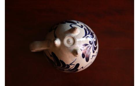 ＜南陶窯＞三つ足カフェオレボウル【唐草】 〇 読谷村 うつわ 陶器 焼き物 久場政一 沖縄 やちむん アフリカン うちなーすぐりむん コップ 地場産品 手作り 人気商品 柄違い有 プレゼントに 足付き お祝いに オススメ 伝統工芸品