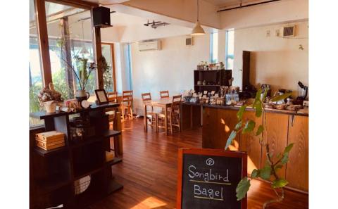 ＜songbird cafe＞マフィン１２個セット 〇 焼き菓子 読谷村 沖縄 小麦粉使用 カフェ 季節のオススメ スイーツ 地場産品 詰め合わせ お楽しみ 焼き立て チルド配送 人気商品 手作り ナッツ使用 バター使用 卵使用