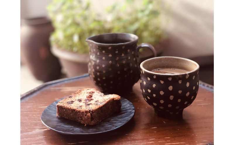 ＜南陶窯＞四つ足カップ丸形２個セット【ドット】 ☆ 読谷村 やちむん ブセナテラス内 久場政一 陶芸家 やきもの エスニック ポタリー 沖縄県