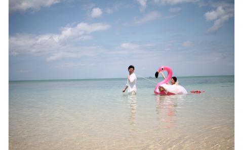 【CHABA Gua】ビーチでフォトウェディング（水中ビーチフォト） 〇 海 沖縄 読谷村 写真撮影