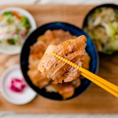 あぐー豚丼(バラ肉)4人前　/　炭火の香り漂う特製タレ付です【配送不可地域：離島】