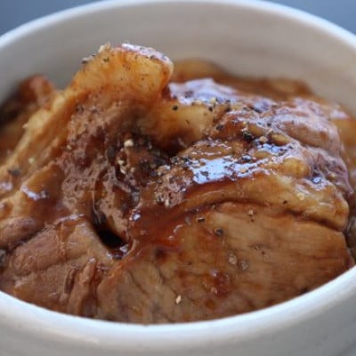 あぐー豚丼(肩ロース)　4人前/炭火の香り漂う特製タレ付です【配送不可地域：離島】