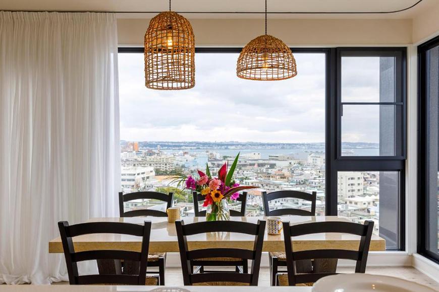 【ふるさと納税】◆BLUE STEAK WONDER CHATAN◆エグゼクティブ・ペントハウス　2泊朝食付 ご宿泊券（1～4名様） | 沖縄 旅行 クーポン ホテル 体験 トラベル 人気 おすすめ リゾート チケット 北谷 ちゃたん おすすめ 送料