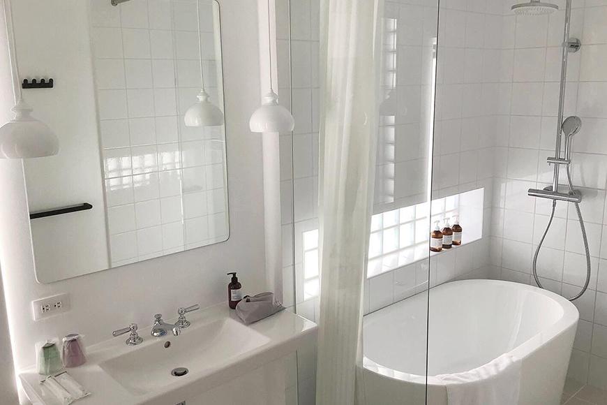 【ふるさと納税】◆BLUE STEAK WONDER CHATAN◆オーシャンビューコンドミニアム　4泊朝食付 ご宿泊券（1～4名様）