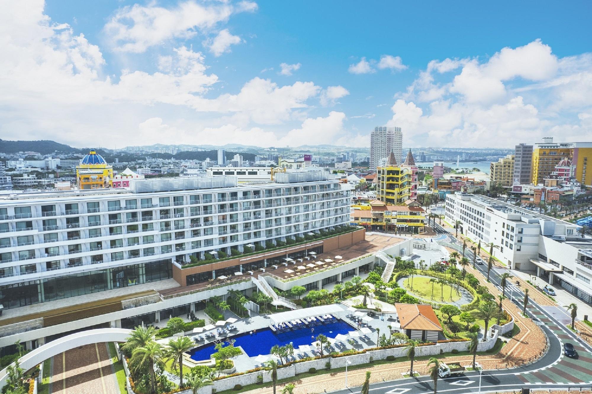 【ふるさと納税】【ダブルツリーbyヒルトン沖縄北谷リゾート】オーシャンビューツイン　ペア宿泊券(1泊2日朝食付き)