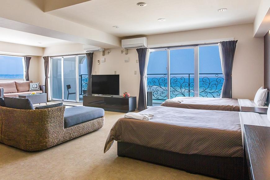 【ふるさと納税】【コンドミニアムホテルモンパ】最上階フロアー１泊素泊まりペア宿泊券 | 沖縄 旅行 クーポン ホテル 体験 トラベル 人気 おすすめ リゾート チケット 北谷 ちゃたん おすすめ 送料