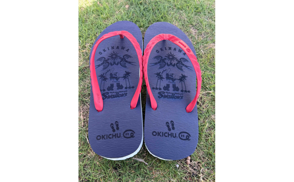 【27cm】プロ野球コラボ島ぞうり(ヤクルトスワローズ)   | 沖縄 プロ野球 ヤクルト ヤクルトスワローズ スワローズ 島ぞうり 旅行 美浜 トラベル キャンプ 人気 おすすめ 北谷 ちゃたん おすすめ