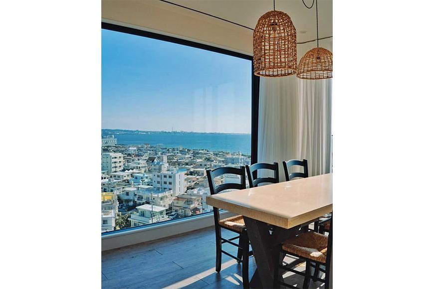 【ふるさと納税】◆BLUE STEAK WONDER CHATAN◆エグゼクティブ・ペントハウス　2泊朝食付 ご宿泊券（1～4名様） | 沖縄 旅行 クーポン ホテル 体験 トラベル 人気 おすすめ リゾート チケット 北谷 ちゃたん おすすめ 送料