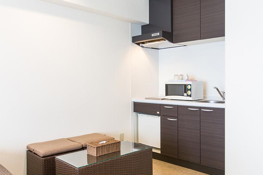 【ふるさと納税】【コンドミニアムホテルモンパ】最上階フロアー１泊素泊まりペア宿泊券 | 沖縄 旅行 クーポン ホテル 体験 トラベル 人気 おすすめ リゾート チケット 北谷 ちゃたん おすすめ 送料