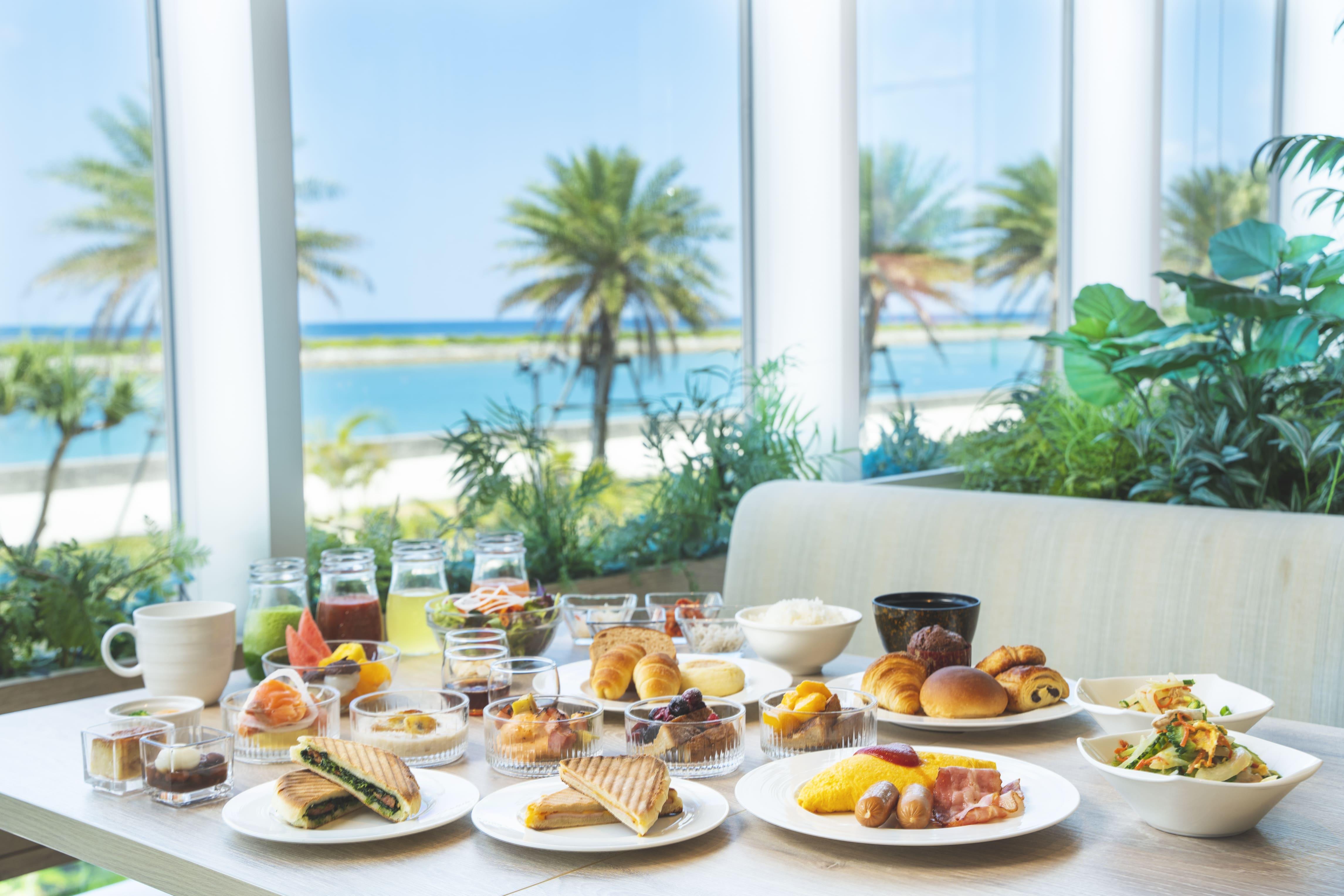 【ふるさと納税】【ダブルツリーbyヒルトン沖縄北谷リゾート】オーシャンビューツイン　ペア宿泊券(1泊2日朝食付き)