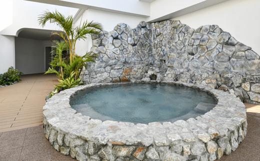 【ふるさと納税】【レクー沖縄北谷スパ＆リゾート】ご宿泊券　スーペリアルーム（メイン棟）１～4名様1泊朝食付 | 沖縄 旅行 クーポン ホテル 体験 トラベル 人気 おすすめ リゾート チケット 北谷 ちゃたん おすすめ 送料