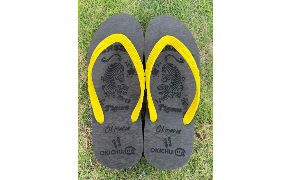 【24cm】プロ野球コラボ島ぞうり(阪神タイガース) | 沖縄 プロ野球 阪神 阪神タイガース タイガース 島ぞうり 旅行 美浜 トラベル キャンプ 人気 おすすめ 北谷 ちゃたん おすすめ