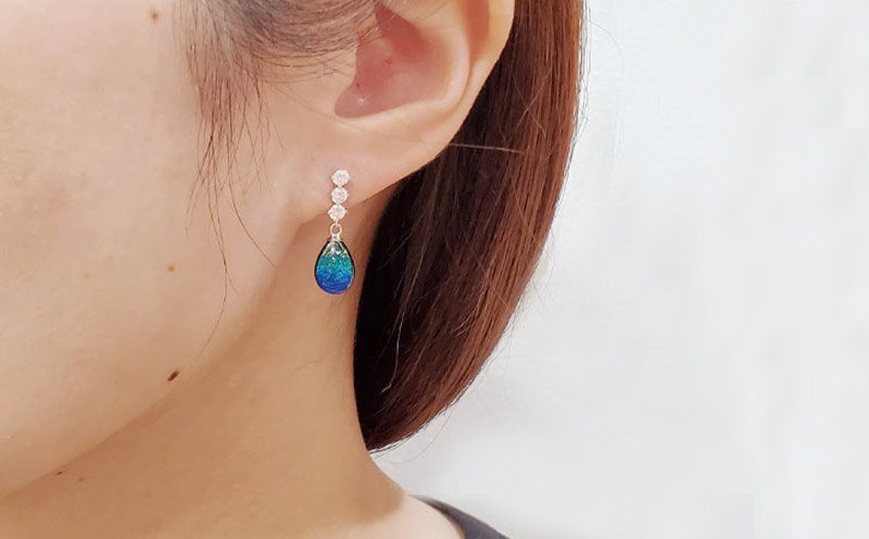 長七屋のケラマブルーピアス／Silver925【pi12-3】ー販売証明書付きー ピアス 慶良間 ブルー おしゃれ プレゼント アクセサリー ジュエリー オリジナル パッケージ 証明書付き きれい 耐熱 フォーマル カジュアル ガラス シルバー 海 沖縄 おきなわ 送料無料