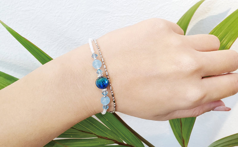 長七屋のケラマブルーブレスレット【KB-4】ー販売証明書付きー ブレスレット 慶良間 ブルー おしゃれ プレゼント アクセサリー ジュエリー オリジナル パッケージ 証明書付き きれい 耐熱 フォーマル カジュアル ガラス ロジウムメッキ クリスタル 沖縄 真鍮 送料無料