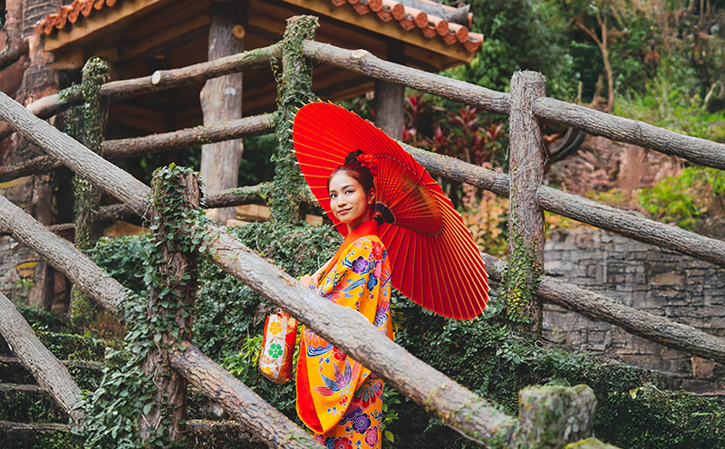 【OKINAWA KIMONO家】琉装着付け体験3時間レンタル(大人1名様) 琉装 着物 衣装 レンタル ファッション 和装 手ぶら 文化 伝統 観光 美しい街並 散策 歴史 体験 体験チケット 写真撮影 思い出 記念日 沖縄旅行 沖縄