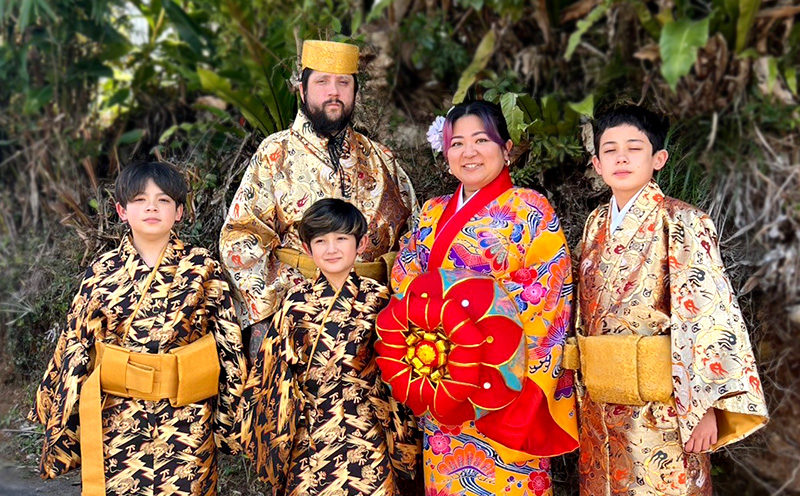 【OKINAWA KIMONO家】琉装着付け体験3時間レンタル(お子様1名様) 琉装 着物 衣装 レンタル ファッション 和装 手ぶら 文化 伝統 観光 美しい街並 散策 歴史 体験 体験チケット 写真撮影 思い出 記念日 沖縄旅行 沖縄