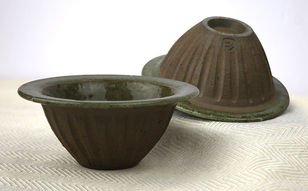 【仁 陶器工房】灰釉しのぎ小鉢 ペア やちむん ヤチムン 陶器 手作り 小鉢 鉢 しのぎ 2個 セット 器 焼物 伝統 工芸 食器 うつわ シンプル 毎日使い 普段使い 沖縄 北中城