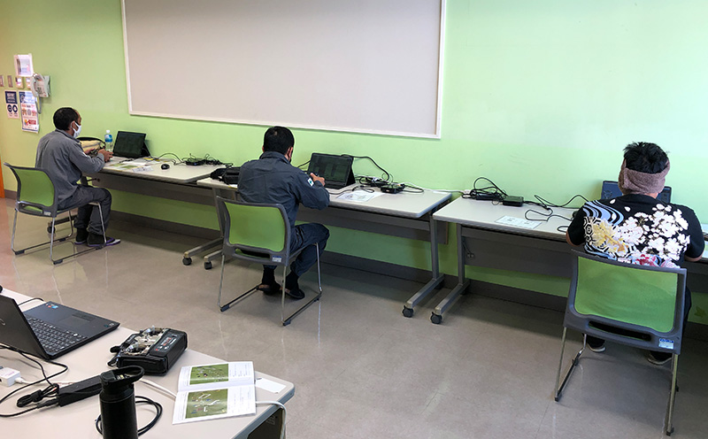 ドローン検定3級取得講座【ドローン教習所 アール沖縄校】 ドローン ライセンス 検定 講座 座学 ドローン3級 検定取得 操縦 飛行 知識 ルール 操縦士 資格 資格証明書 基礎 受講 安全飛行 手ぶら 沖縄 北中城村