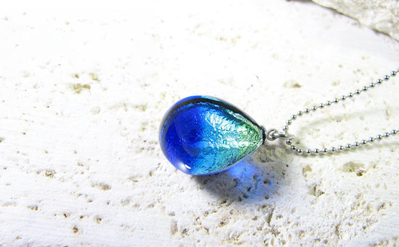 長七屋のケラマブルーネックレス【KN-4】ー販売証明書付きー ネックレス 慶良間 ブルー おしゃれ プレゼント アクセサリー ジュエリー オリジナル パッケージ 証明書付き きれい 耐熱 フォーマル カジュアル ガラス ロジウムメッキ 海 沖縄 おきなわ 送料無料