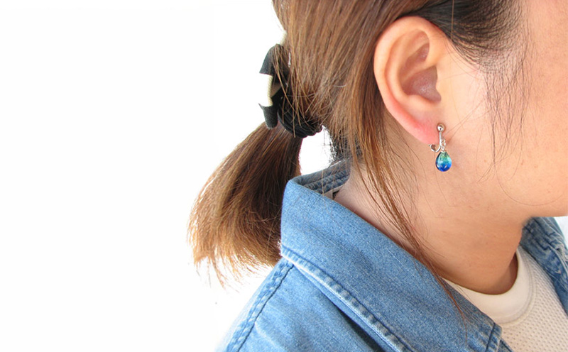 長七屋のケラマブルーイヤリング【KY-2】ー販売証明書付きー イヤリング 慶良間 ブルー おしゃれ プレゼント アクセサリー ジュエリー オリジナル パッケージ 証明書付き きれい 耐熱 フォーマル カジュアル ガラス シルバー 海 沖縄 おきなわ 送料無料