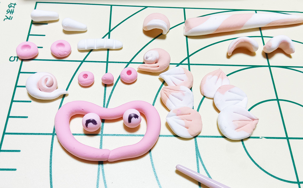 手作り体験 松ぼっくりシーサー作り【4体】2～4名様 工作体験 手作り シーサー 子供 体験 3歳 4歳 5歳 簡単 子連れ体験 親子 家族 カップル 小学生 しーさー 観光 ライカム 手軽 沖縄 北中城村