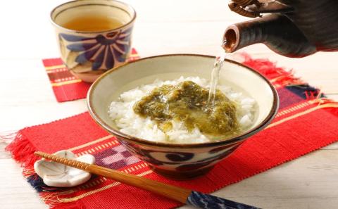 アーサお茶漬け 梅味 沖縄県 北中城村産 4.5g 4袋 5セット あおさのり あーさ ひとえぐさ スープ 海藻 栄養 健康 ビタミン ミネラル 食物繊維 緑黄色野菜 お吸い物 沖縄そば 天ぷら だし巻き卵 オムレツ 長寿 抗酸化作用 佐敷中城漁業協同組合