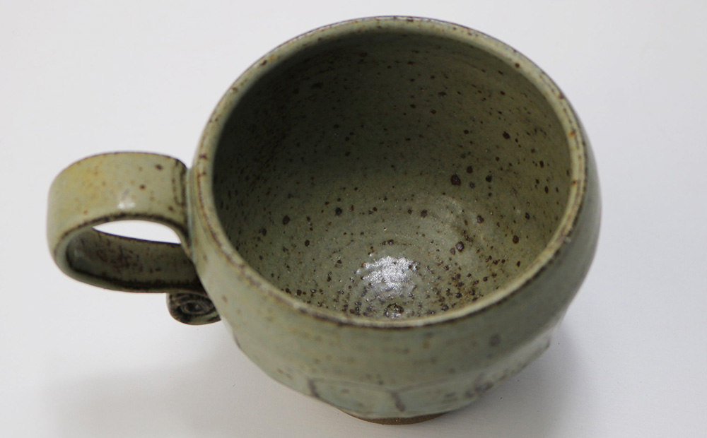 【仁 陶器工房】城壁カット カップ（1個） やちむん ヤチムン 陶器 手作り カップ マグカップ コーヒー 紅茶 お茶 器 焼物 伝統 工芸 食器 うつわ シンプル 毎日使い 普段使い 沖縄 北中城