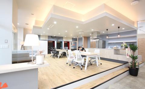 沖縄ライカムで！コワーキングスペースhowlive1日利用券