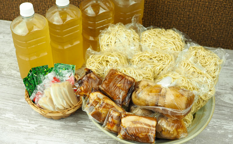 玉家の沖縄そば（ソーキ・三枚肉・テビチ）詰合せ（8食セット） 沖縄そば ソーキそば 三枚肉そば ミックス 生麵 ソーキ テビチ 玉家 沖縄そば王 受賞 人気 そば 大満足 8食 詰め合わせ セット 当地グルメ 郷土料理 沖縄県 北中城村