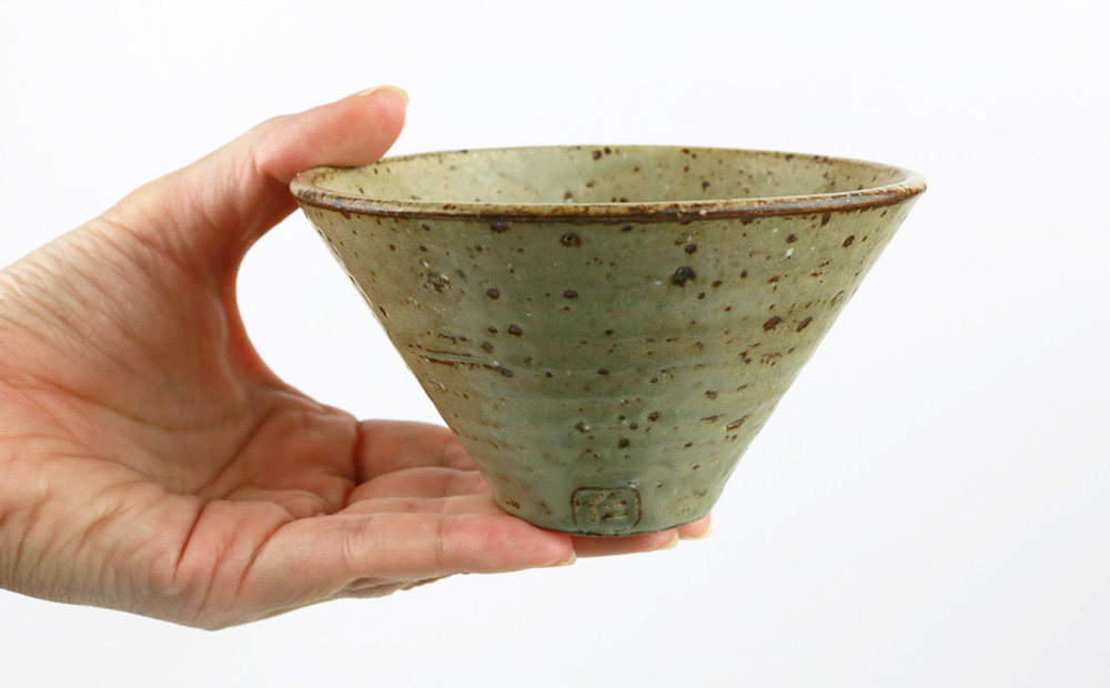 【仁 陶器工房】さんかく鉢（小）ペア やちむん ヤチムン 陶器 手作り 小鉢 鉢 三角鉢 2個 セット 器 焼物 伝統 工芸 食器 うつわ シンプル 毎日使い 普段使い 沖縄 北中城