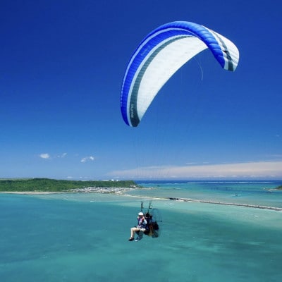 沖縄でモーターパラグライダー!体験チケット(子供(3～6歳以下)1名様)(所要時間:約20分)