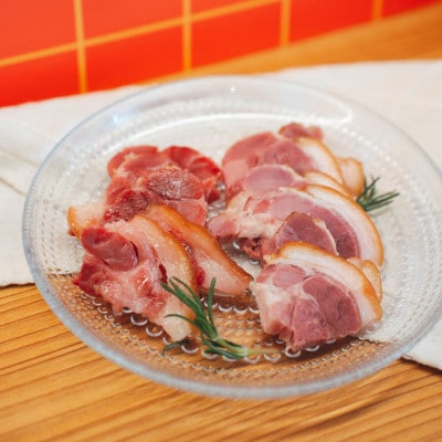 沖縄ホーメル 沖縄県産骨付きスモークポーク 国産骨付き豚肉 600g×2本【配送不可地域：離島】