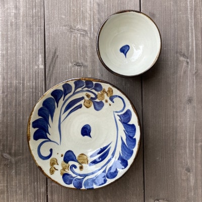 やちむん 唐草紋様(染付)青 2点セット〈7寸皿・茶碗〉