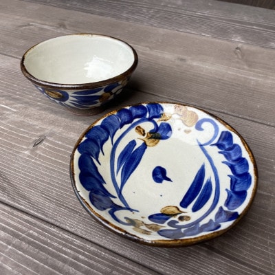 やちむん 唐草紋様(染付)青 2点セット〈5寸皿・茶碗〉