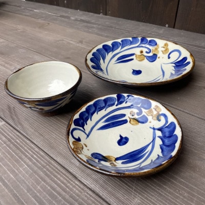 やちむん 唐草紋様(染付)青 3点セット〈小皿・皿・茶碗〉