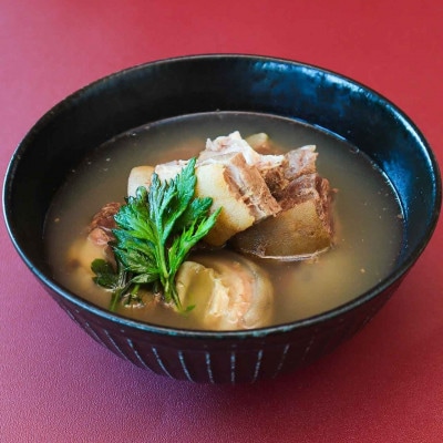 【沖縄の郷土料理】地元で愛される呉屋ストアーのやぎ汁 4人前(1人前450g)【配送不可地域：離島】