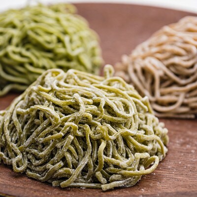 【生麺】もちもち触感のバジル麺10食セット【配送不可地域：離島】