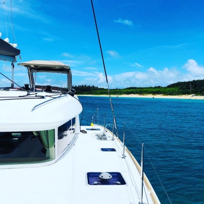 【与那原マリーナ発・1～4名様】沖縄ラグーンヨットチャーターの3時間プラン