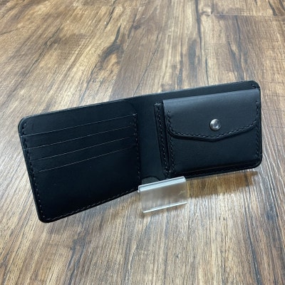 イタリアンオイルレザーの二つ折り財布(ブラック)