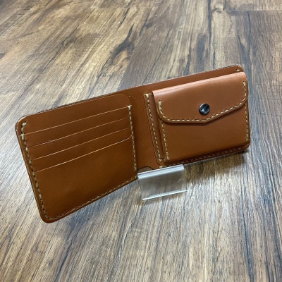 イタリアンオイルレザーの二つ折り財布(ブラウン)