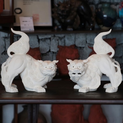 「魔除け獅子」ホワイトシーサー 作 新垣信一