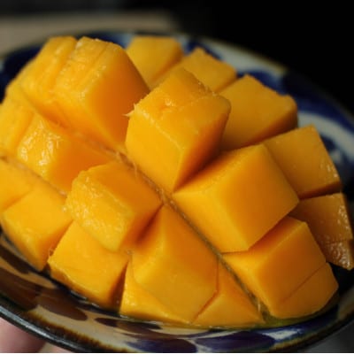 与那原町産の完熟マンゴー2kg(4～5玉)【配送不可地域：離島】