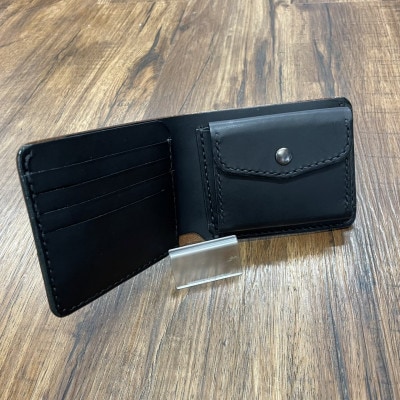 イタリアンオイルレザーの二つ折り財布(ダークブラウン)