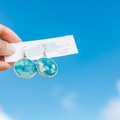 地球ピアス「地球も人も笑顔に。海のゴミを宝物に」